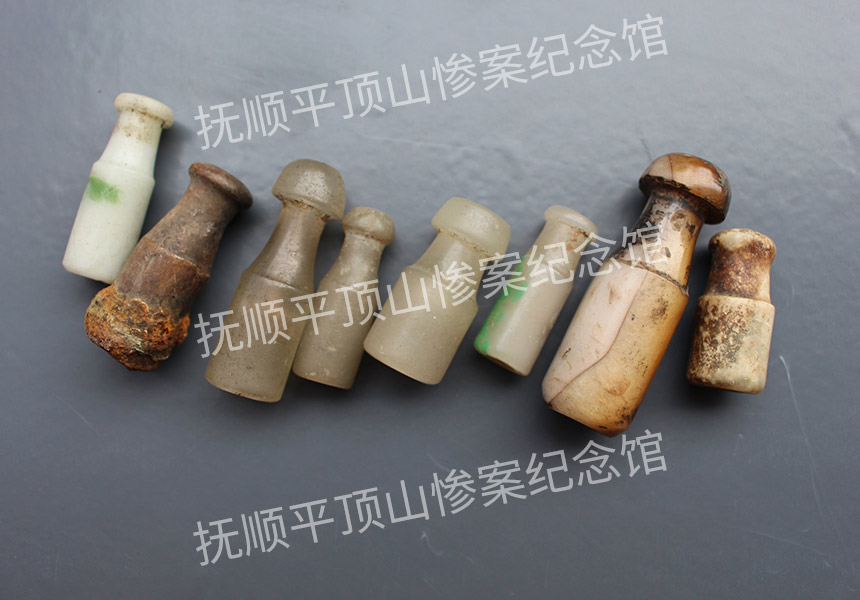 总147-1932年平顶山惨案遇难者的铜烟袋锅.jpg