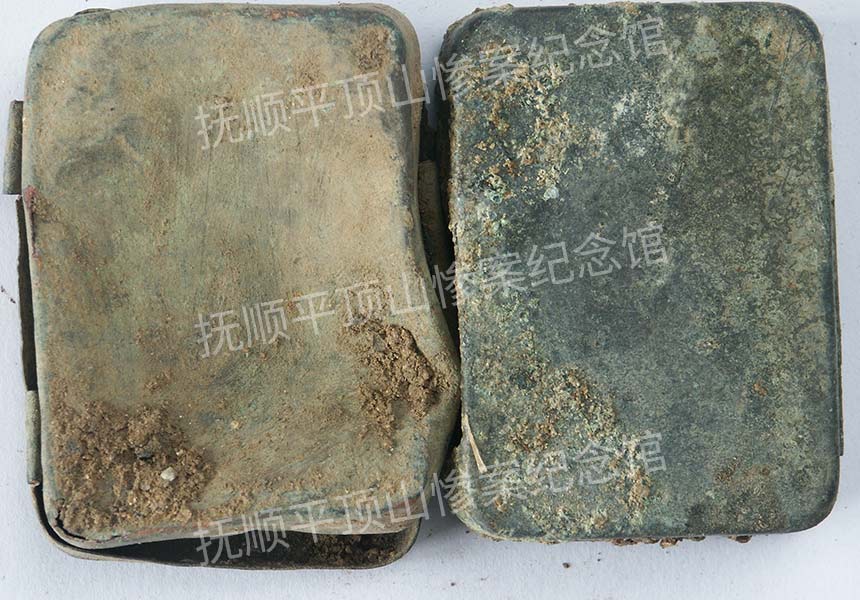 总155-1932年平顶山惨案遗址铜火柴盒.jpg