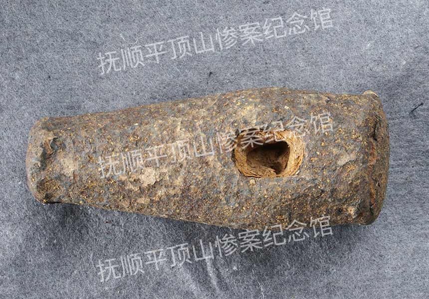 总197-1932年平顶山惨案遗址铁锤.jpg