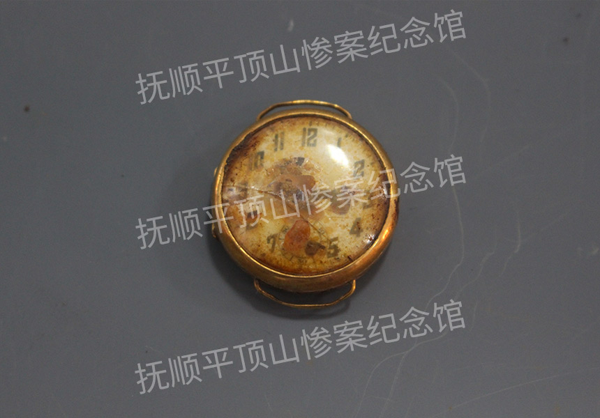 总216-1932年平顶山惨案遇难者的鎏金手表.jpg