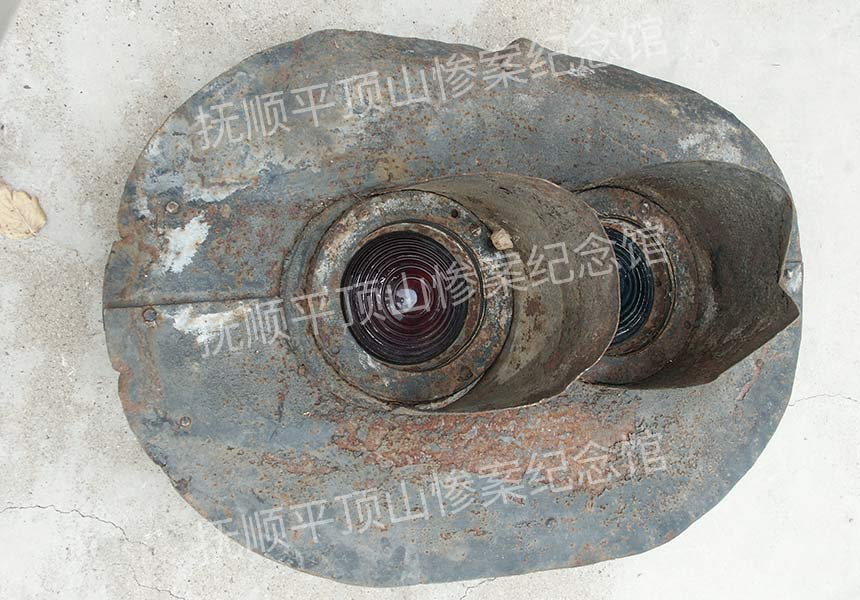 总477-民国铁皮信号灯.jpg