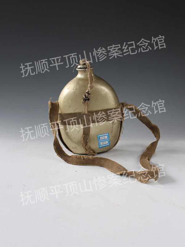 总576-二十世纪日本军用铝水壶.jpg