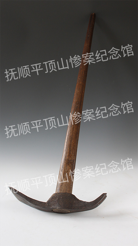 总590-民国木柄铁镐.jpg