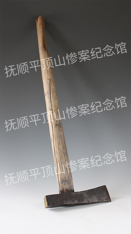总591-民国木柄铁斧.jpg