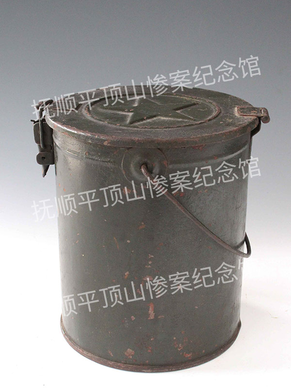 总606-二十世纪日本军用绿漆铁桶.jpg