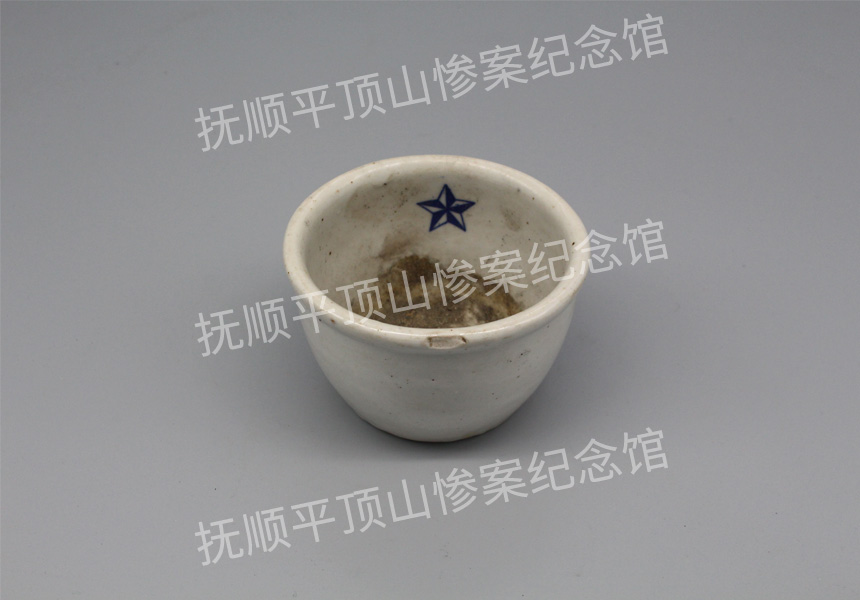 总673-关东军白瓷带星军碗.JPG