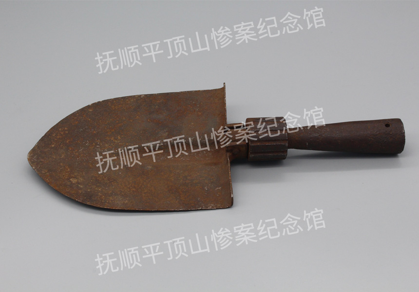 总715-日军工兵铲.JPG